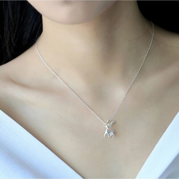 NEW 925 STERLING SILVER BABY REINDEER NECKLACE - Picture 2 of 6